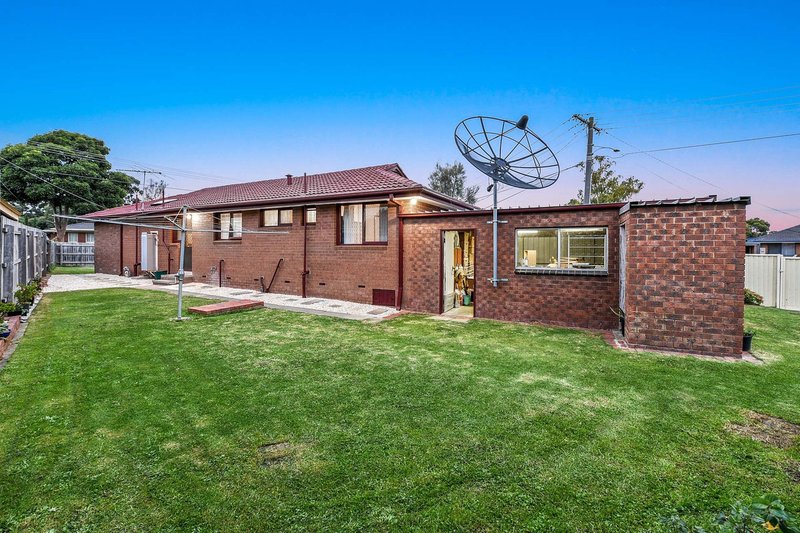 Photo - 17 Alpine Crescent, Noble Park North VIC 3174 - Image 13