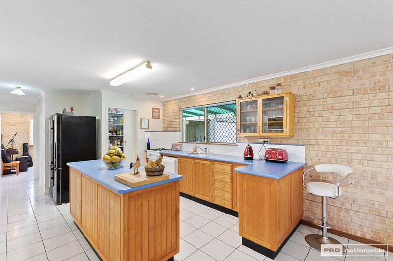 Photo - 17 Amanda Avenue, Oakhurst QLD 4650 - Image 12