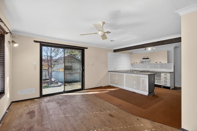 Photo - 17 Amanda Place, Ingleburn NSW 2565 - Image 4