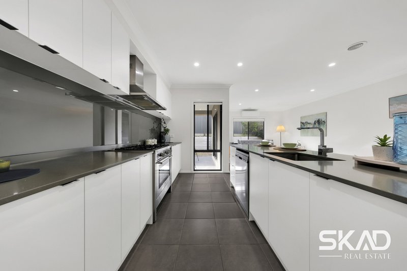 Photo - 17 Ambition Drive, Greenvale VIC 3059 - Image 7
