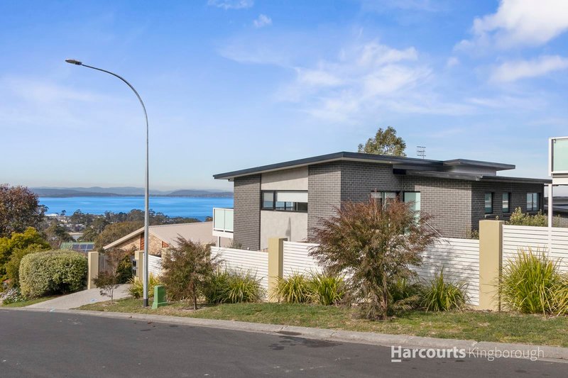 Photo - 1/7 Amethyst Drive, Blackmans Bay TAS 7052 - Image 4