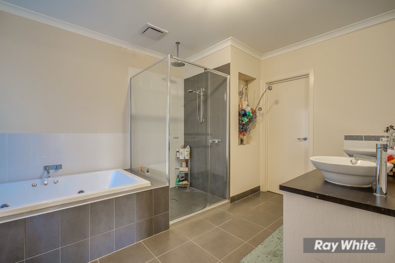 Photo - 17 Amsterdam Avenue, Tarneit VIC 3029 - Image 5