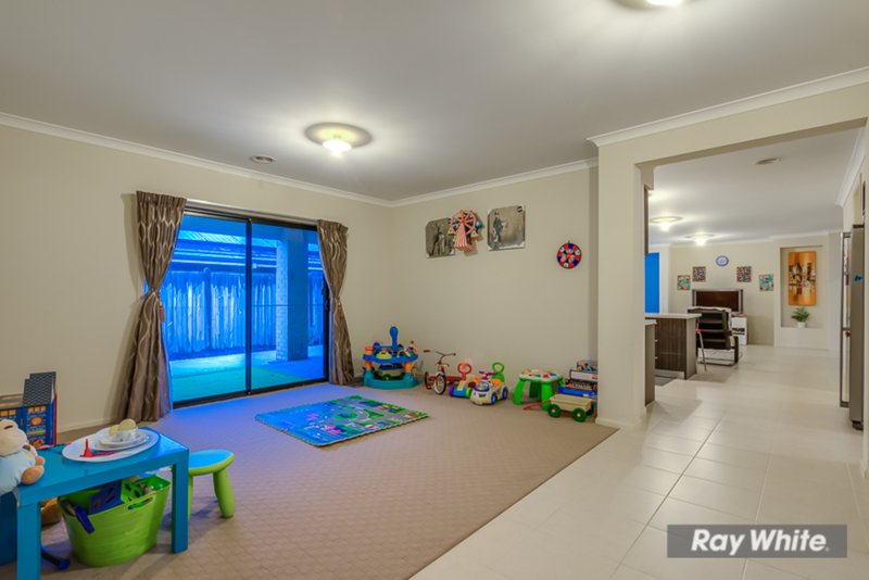 Photo - 17 Amsterdam Avenue, Tarneit VIC 3029 - Image 6