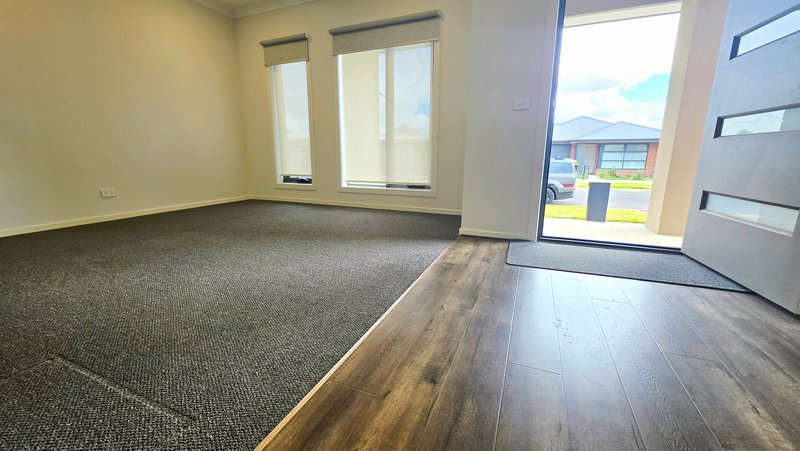 Photo - 17 Amukta Road, Truganina VIC 3029 - Image 4