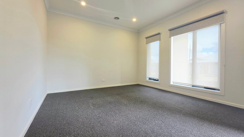 Photo - 17 Amukta Road, Truganina VIC 3029 - Image 5