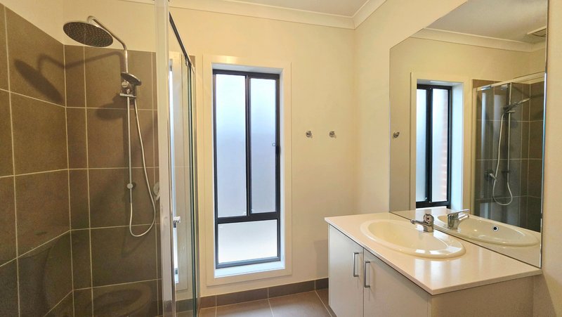 Photo - 17 Amukta Road, Truganina VIC 3029 - Image 8