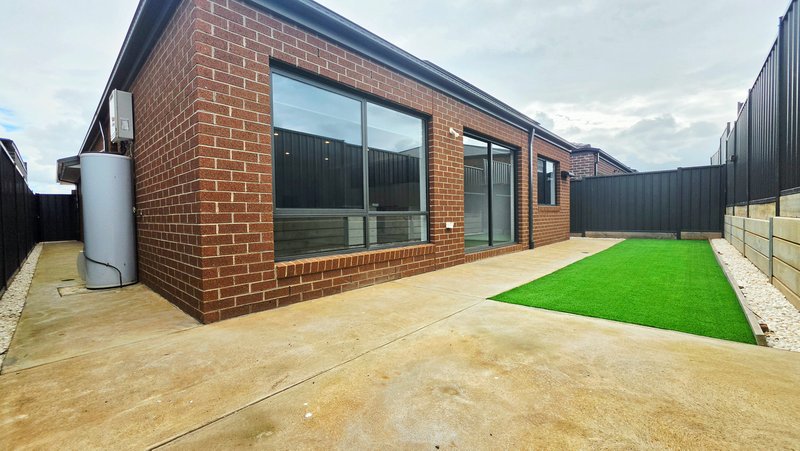 Photo - 17 Amukta Road, Truganina VIC 3029 - Image 18