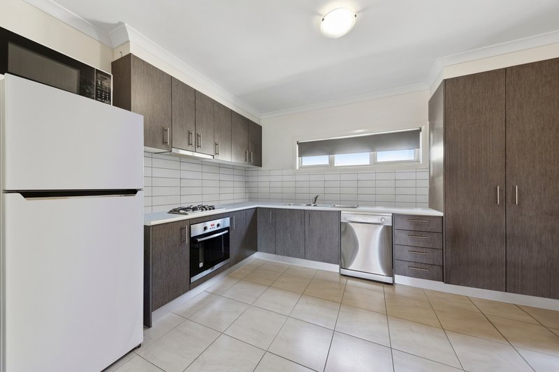 Photo - 17 Annecy Lane, Pakenham VIC 3810 - Image 4