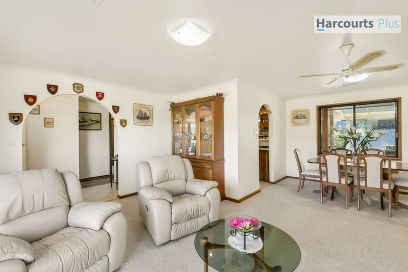 Photo - 17 Antonia Circuit, Hallett Cove SA 5158 - Image 5