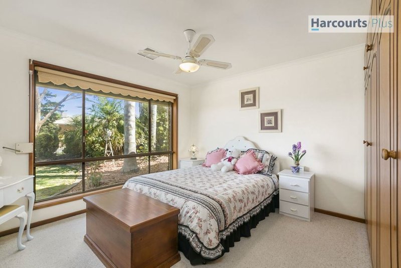 Photo - 17 Antonia Circuit, Hallett Cove SA 5158 - Image 11