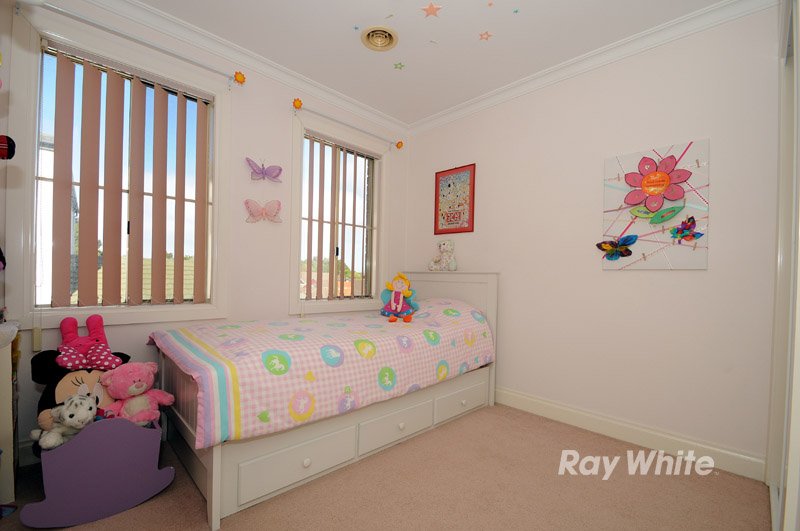 Photo - 17 Appleberry Close, Knoxfield VIC 3180 - Image 8