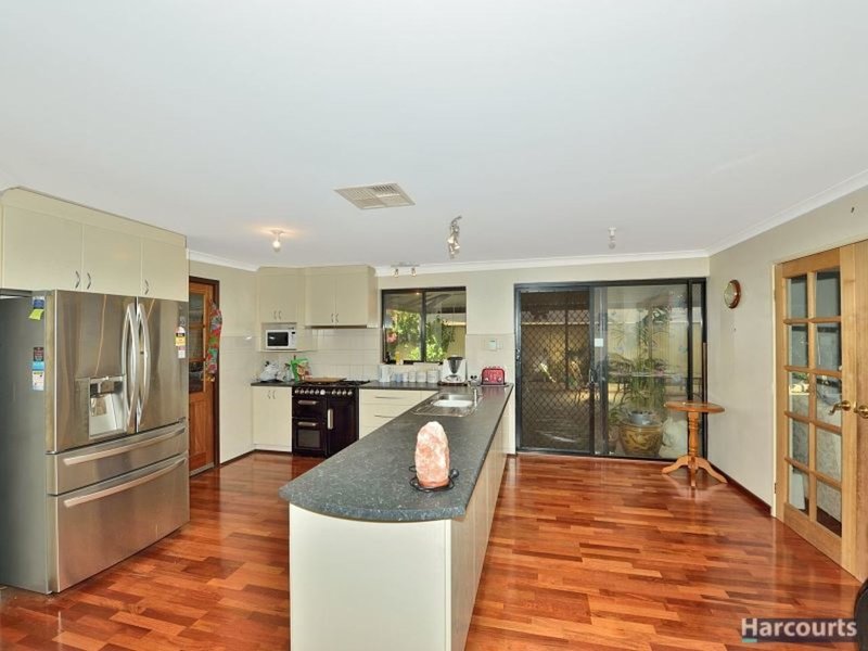 Photo - 17 Appletree Place, Greenfields WA 6210 - Image 3