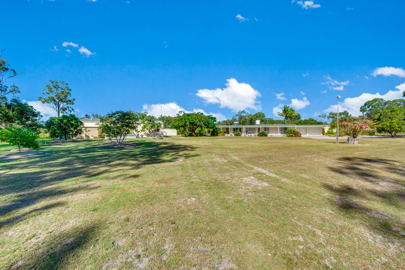 Photo - 17 Applin Place, Tannum Sands QLD 4680 - Image 3