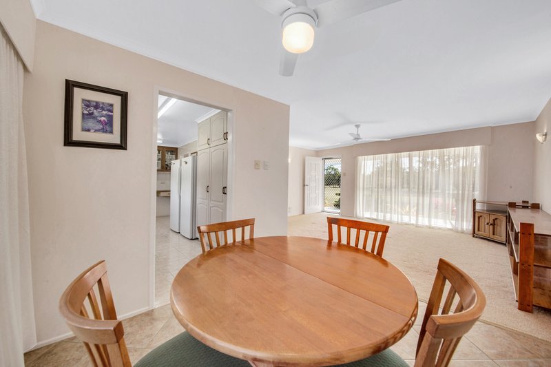 Photo - 17 Applin Place, Tannum Sands QLD 4680 - Image 8