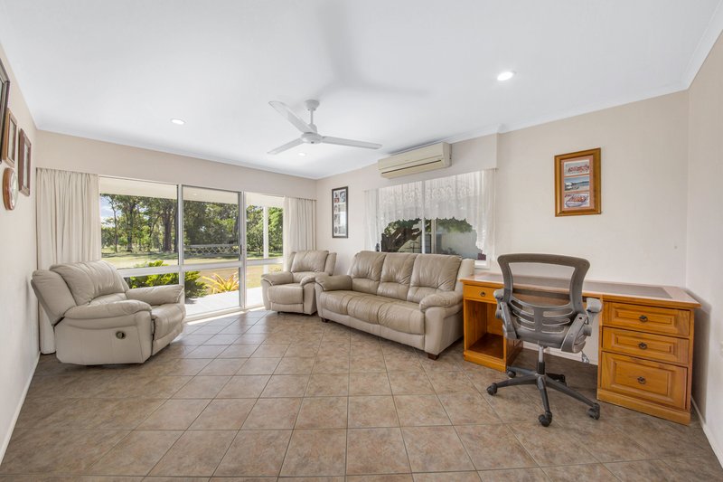 Photo - 17 Applin Place, Tannum Sands QLD 4680 - Image 9