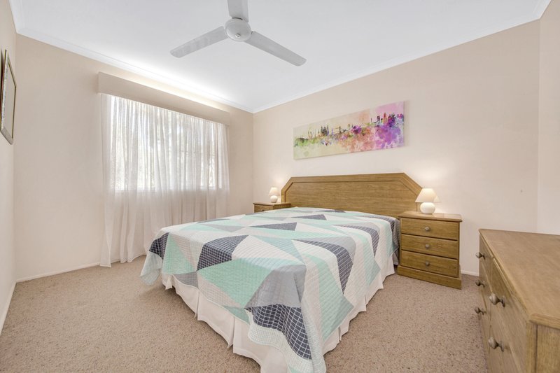 Photo - 17 Applin Place, Tannum Sands QLD 4680 - Image 10