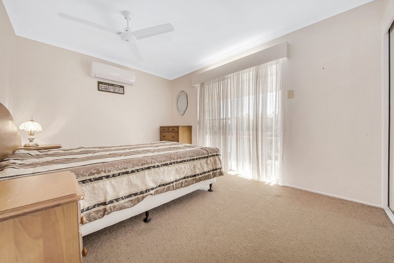 Photo - 17 Applin Place, Tannum Sands QLD 4680 - Image 11