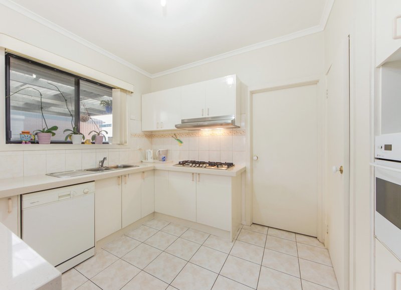 Photo - 17 Aquamarine Court, St Albans VIC 3021 - Image 5