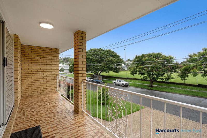 Photo - 17 Arabilia Street, Holland Park QLD 4121 - Image 2