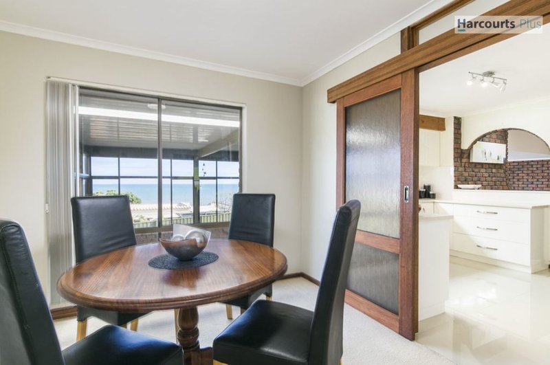 Photo - 17 Arafura Court, Hallett Cove SA 5158 - Image 5