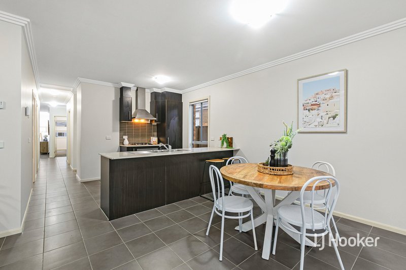 Photo - 17 Archibald Chase, Point Cook VIC 3030 - Image 6