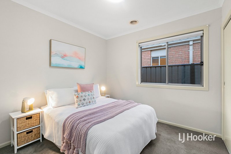 Photo - 17 Archibald Chase, Point Cook VIC 3030 - Image 12