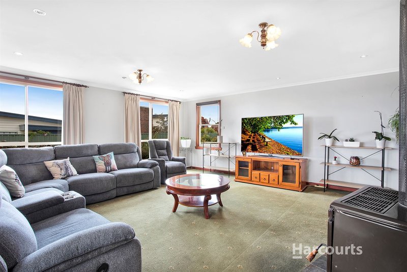 Photo - 17 Argyle Street, Upper Burnie TAS 7320 - Image 4