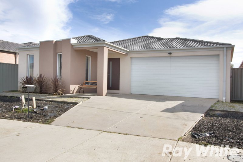 Photo - 17 Arrow Road, Cranbourne East VIC 3977 - Image 2