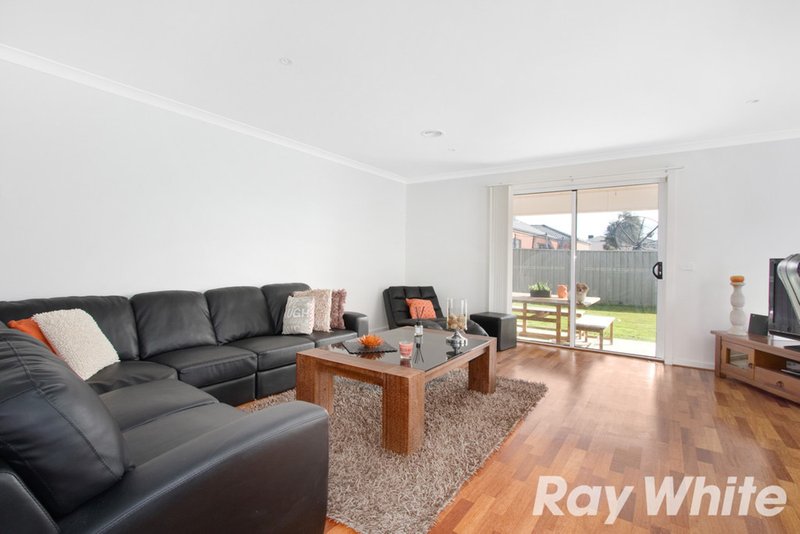 Photo - 17 Arrow Road, Cranbourne East VIC 3977 - Image 4