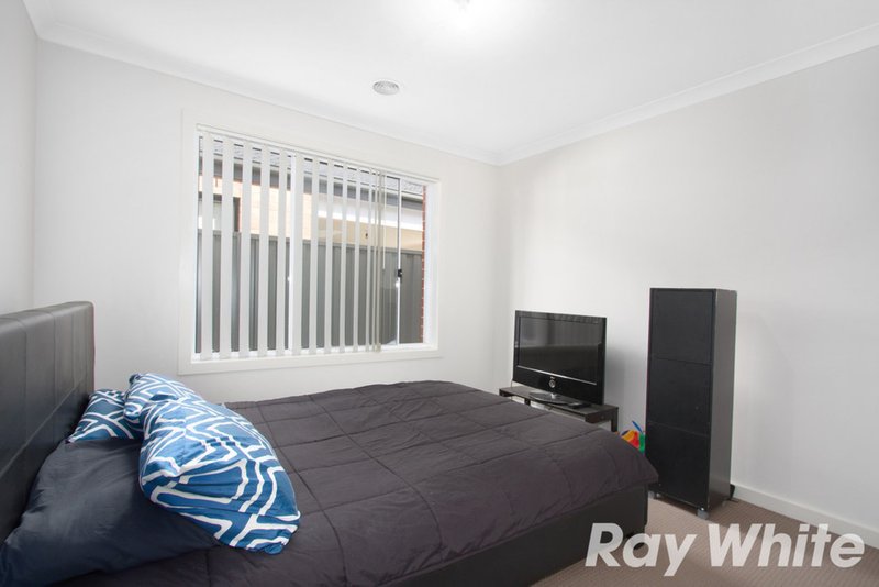 Photo - 17 Arrow Road, Cranbourne East VIC 3977 - Image 9