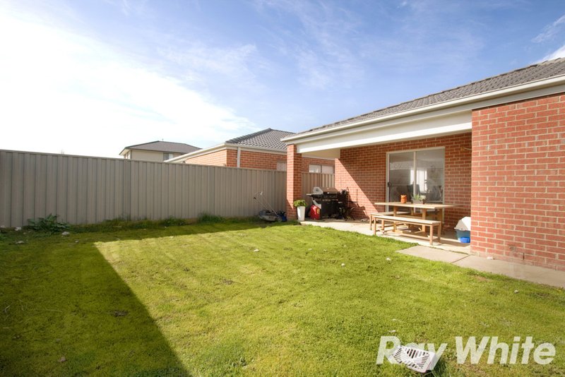 Photo - 17 Arrow Road, Cranbourne East VIC 3977 - Image 11