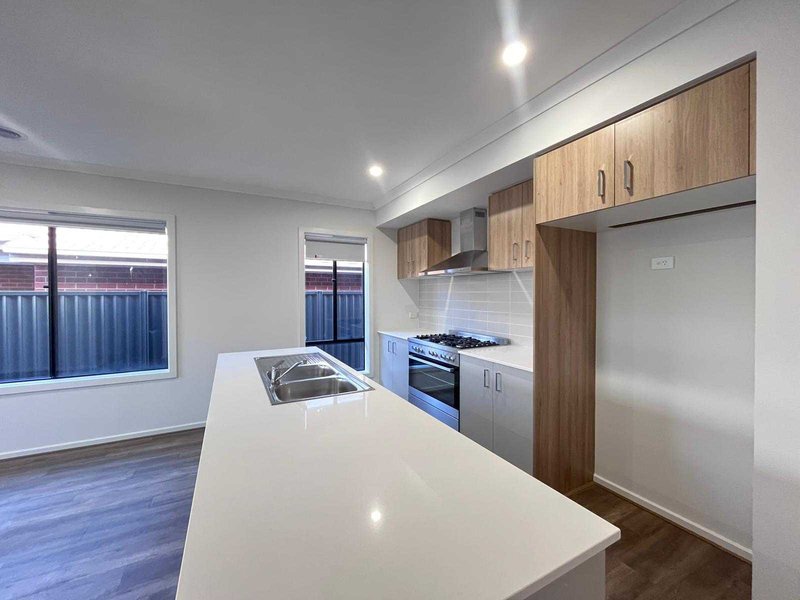 Photo - 17 Atacazo Avenue, Truganina VIC 3029 - Image 8