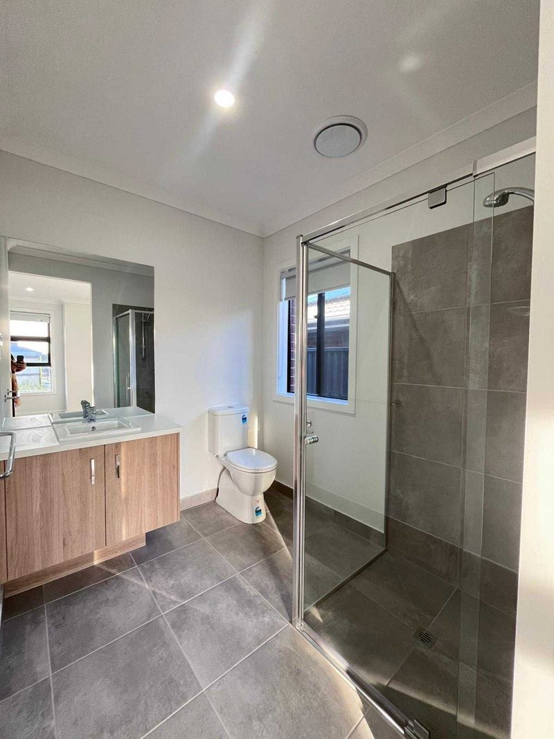 Photo - 17 Atacazo Avenue, Truganina VIC 3029 - Image 13