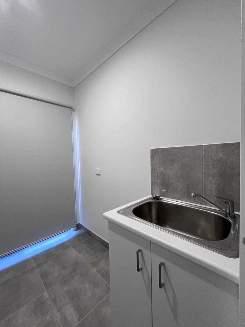 Photo - 17 Atacazo Avenue, Truganina VIC 3029 - Image 15