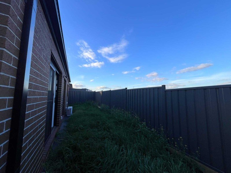 Photo - 17 Atacazo Avenue, Truganina VIC 3029 - Image 16