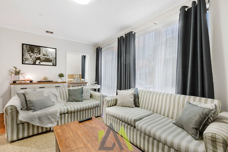 Photo - 17 Aurea Court, Frankston North VIC 3200 - Image 5