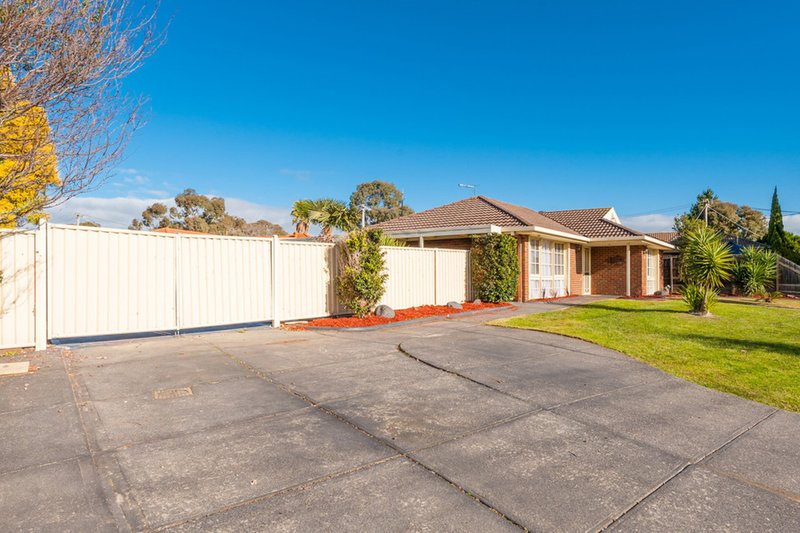 Photo - 17 Axminster Drive, Craigieburn VIC 3064 - Image 3