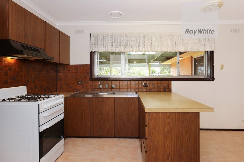 Photo - 17 Aylesbury Crescent, Gladstone Park VIC 3043 - Image 8