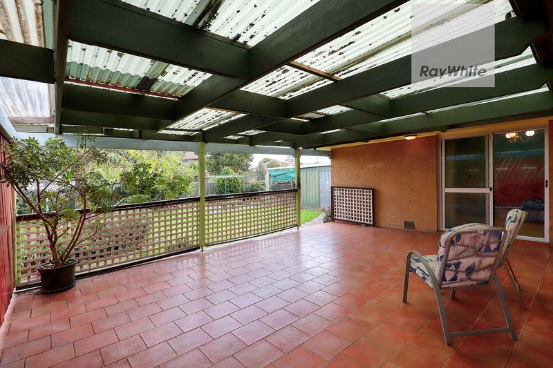 Photo - 17 Aylesbury Crescent, Gladstone Park VIC 3043 - Image 15