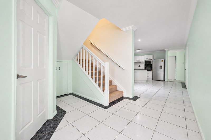 Photo - 17 Balmoral Place, Forest Lake QLD 4078 - Image 3
