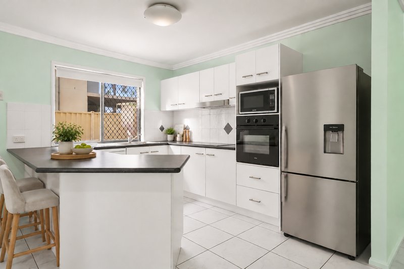 Photo - 17 Balmoral Place, Forest Lake QLD 4078 - Image 4