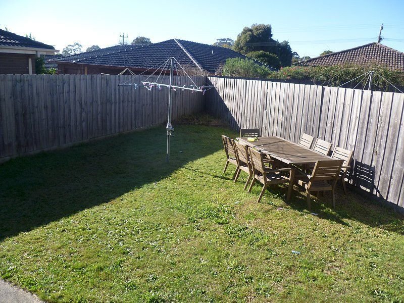 Photo - 1/7 Banks Road, Cranbourne VIC 3977 - Image 2