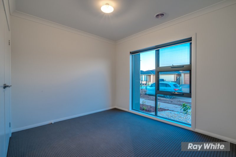 Photo - 17 Barnsley Street, Truganina VIC 3029 - Image 4