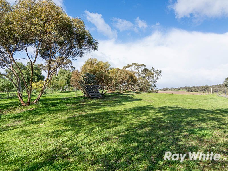 Photo - 17 Bartholomew Road, Kanmantoo SA 5252 - Image 4