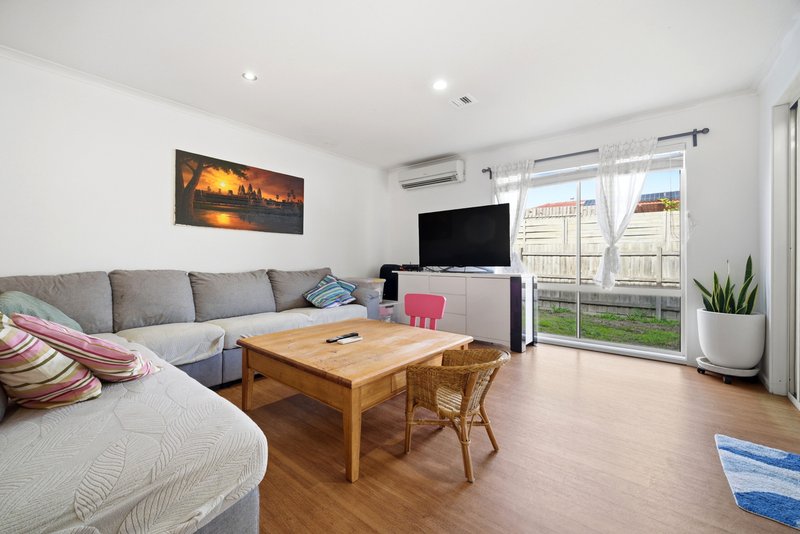 Photo - 17 Bateman Grove, Hampton Park VIC 3976 - Image 5