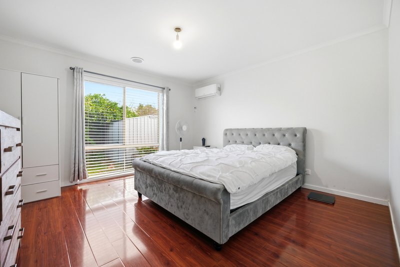 Photo - 17 Bateman Grove, Hampton Park VIC 3976 - Image 9