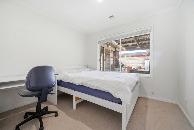 Photo - 17 Bateman Grove, Hampton Park VIC 3976 - Image 11