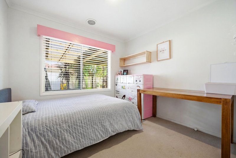 Photo - 17 Bateman Grove, Hampton Park VIC 3976 - Image 12