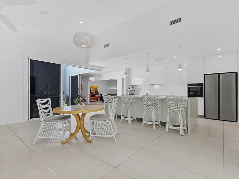 Photo - 17 Baza Place, Banksia Beach QLD 4507 - Image 10