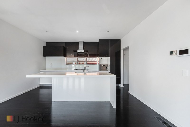 Photo - 17 Beau Vista Drive, Craigieburn VIC 3064 - Image 5